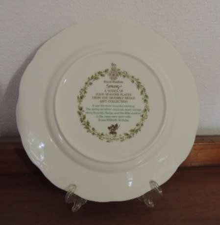 ROYAL DOULTON BRAMBLY HEDGE 20.5 cm PLATE - "SPRING"