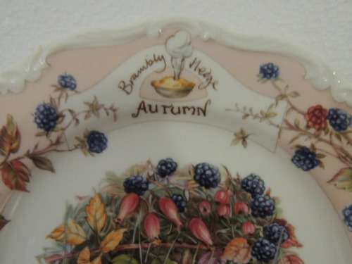 ROYAL DOULTON BRAMBLY HEDGE 20.5 cm PLATE - "AUTUMN"