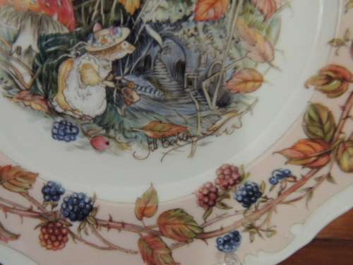 ROYAL DOULTON BRAMBLY HEDGE 20.5 cm PLATE - "AUTUMN"