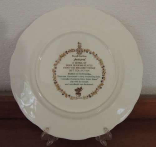 ROYAL DOULTON BRAMBLY HEDGE 20.5 cm PLATE - "AUTUMN"
