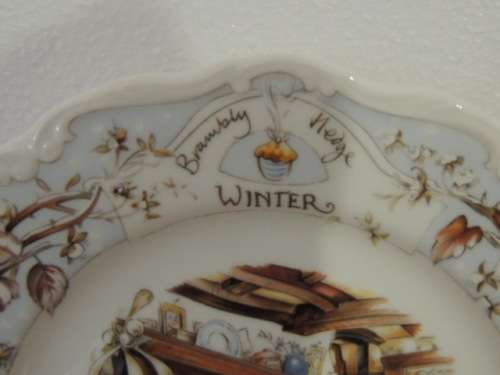 ROYAL DOULTON BRAMBLY HEDGE 20.5 cm PLATE - "WINTER"