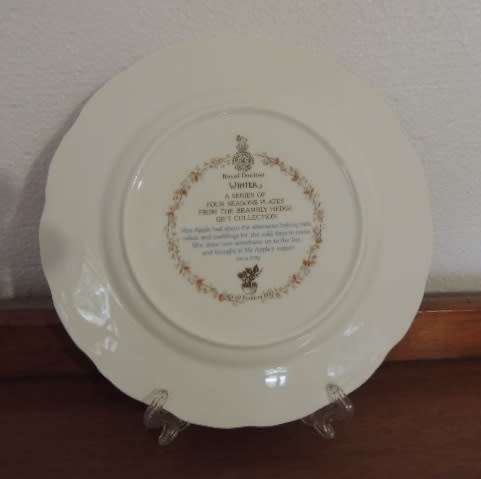 ROYAL DOULTON BRAMBLY HEDGE 20.5 cm PLATE - "WINTER"