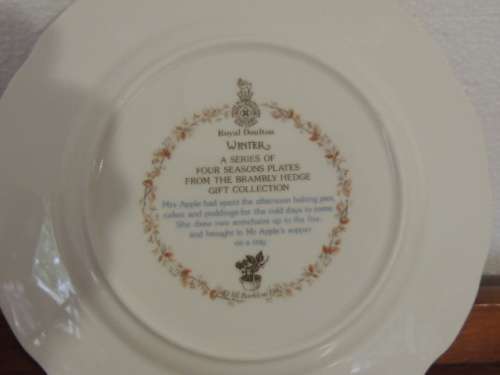 ROYAL DOULTON BRAMBLY HEDGE 20.5 cm PLATE - "WINTER"