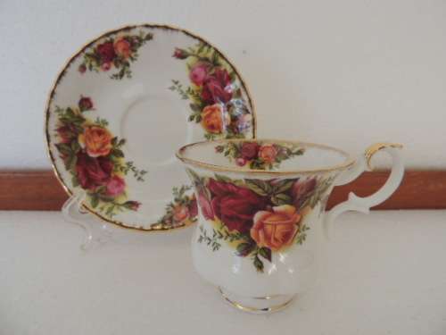 ROYAL ALBERT COFFEE DUO - "OLD COUNTRY ROSES"