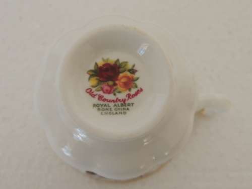 ROYAL ALBERT COFFEE DUO - "OLD COUNTRY ROSES"