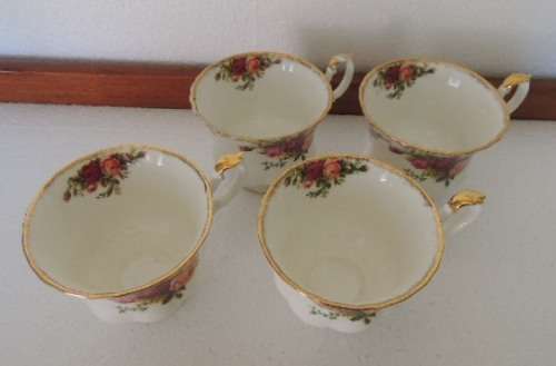 ROYAL ALBERT SET OF 4 TEA CUPS - "OLD COUNTRY ROSES"