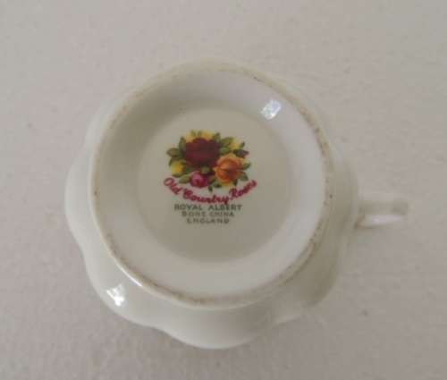 ROYAL ALBERT SET OF 4 TEA CUPS - "OLD COUNTRY ROSES"