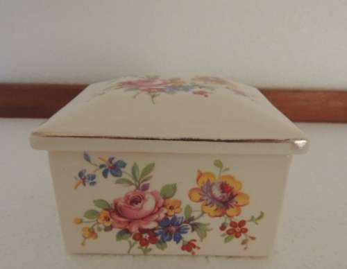 ROYAL TUDOR WARE TRINKET BOX