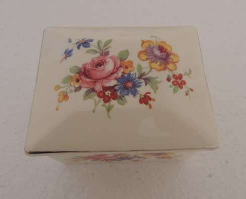 ROYAL TUDOR WARE TRINKET BOX