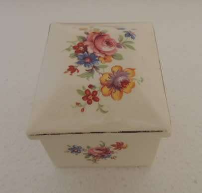 ROYAL TUDOR WARE TRINKET BOX