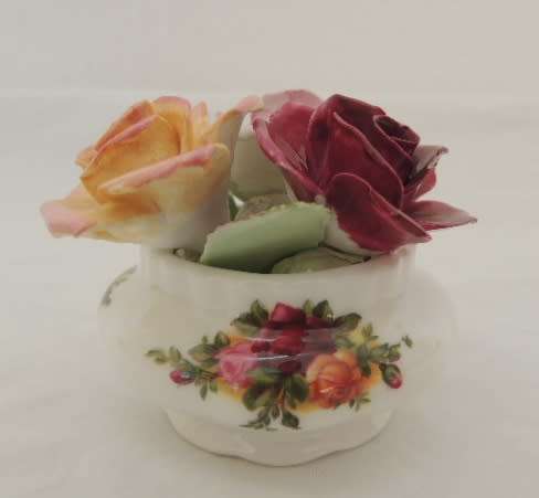 ROYAL ALBERT POSY - "OLD COUNTRY ROSES"