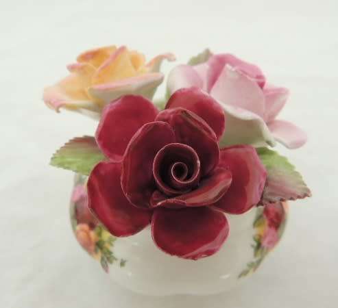 ROYAL ALBERT POSY - "OLD COUNTRY ROSES"