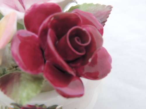 ROYAL ALBERT POSY - "OLD COUNTRY ROSES"