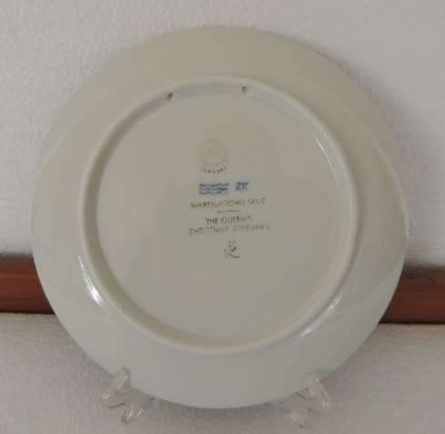 ROYAL COPENHAGEN COLLECTOR'S CHRISTMAS PLATE 1975 - "THE QUEEN'S CHRISTMAS RESIDENCE"