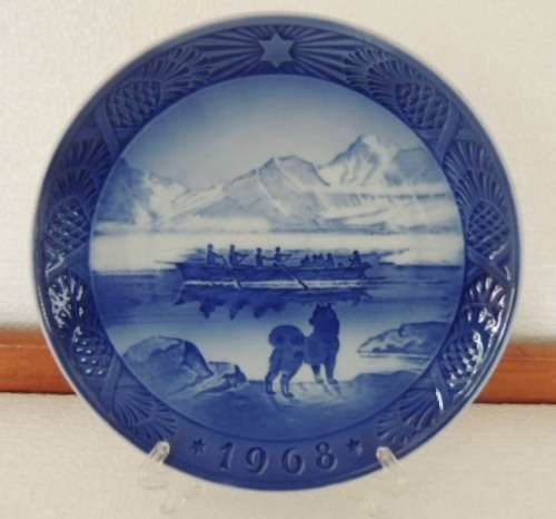 ROYAL COPENHAGEN COLLECTOR'S CHRISTMAS PLATE 1968 - "THE LAST UMIAK"