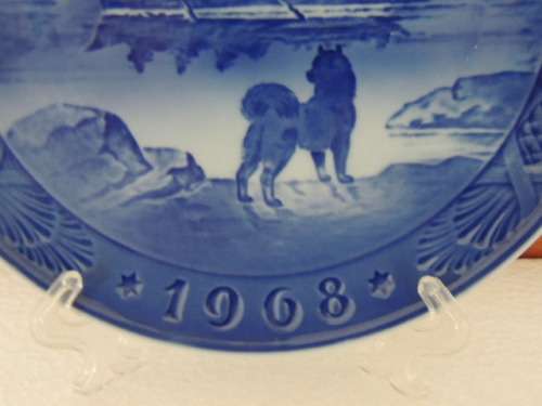 ROYAL COPENHAGEN COLLECTOR'S CHRISTMAS PLATE 1968 - "THE LAST UMIAK"