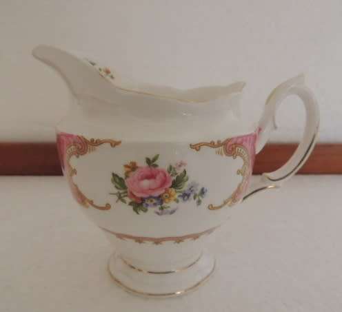 AWESOME ROYAL ALBERT 23 PIECE TEA SET - "LADY CARLYLE"