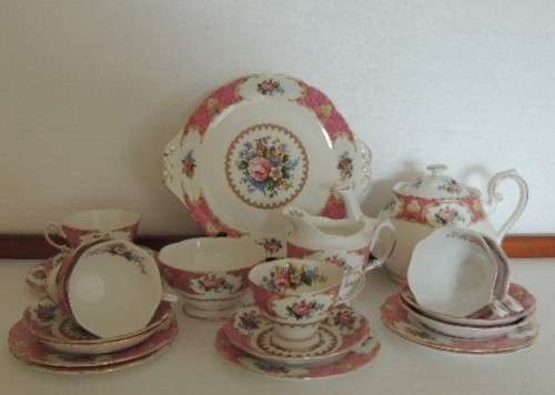 AWESOME ROYAL ALBERT 23 PIECE TEA SET - "LADY CARLYLE"