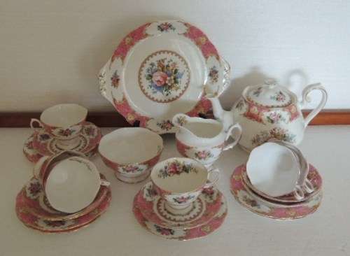 AWESOME ROYAL ALBERT 23 PIECE TEA SET - "LADY CARLYLE"