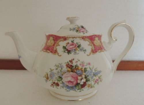 AWESOME ROYAL ALBERT 23 PIECE TEA SET - "LADY CARLYLE"