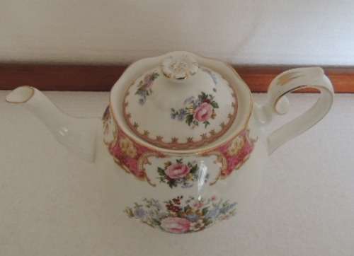 AWESOME ROYAL ALBERT 23 PIECE TEA SET - "LADY CARLYLE"