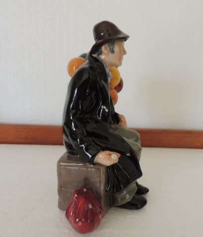 ROYAL DOULTON FIGURINE - "THE BALLOON MAN" (HN 1954)