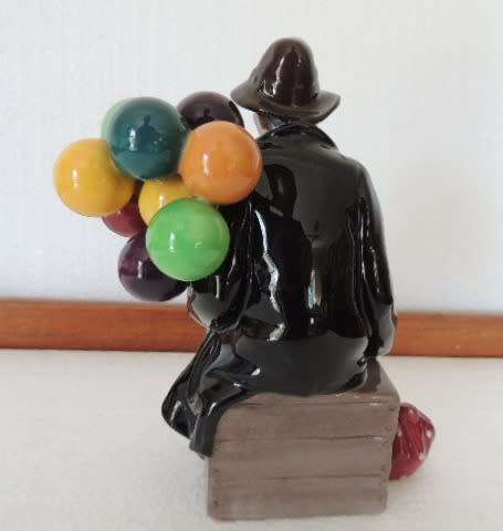ROYAL DOULTON FIGURINE - "THE BALLOON MAN" (HN 1954)