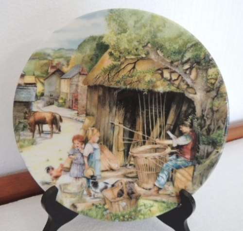 ROYAL DOULTON OLD COUNTRY CRAFTS PLATE - "THE BASKET MAKER" 1991, BOXED WITH COA