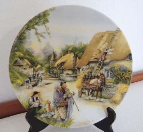 ROYAL DOULTON OLD COUNTRY CRAFTS PLATE - "THE THATCHER" 1990, BOXED WITH COA