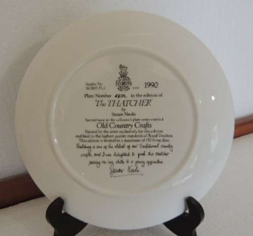 ROYAL DOULTON OLD COUNTRY CRAFTS PLATE - "THE THATCHER" 1990, BOXED WITH COA