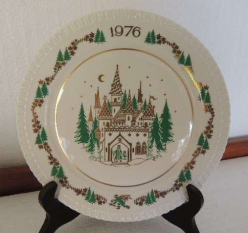 SPODE CHRISTMAS PLATE 1976 "GOOD KING WENCESLAS"  - LIMITED PRODUCTION