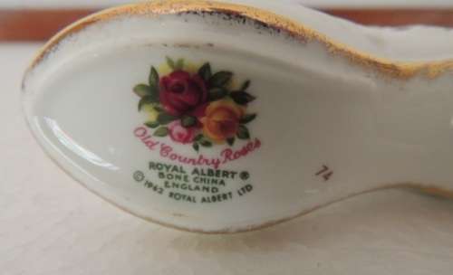 ROYAL ALBERT DECORATIVE SHOE - "OLD COUNTRY ROSES" (1 of 2)