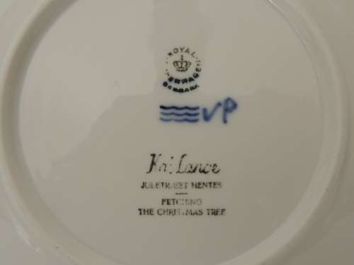 ROYAL COPENHAGEN CHRISTMAS PLATE 1964 - "FETCHING THE CHRISTMAS TREE"