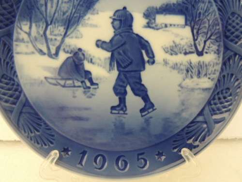 ROYAL COPENHAGEN CHRISTMAS PLATE 1965 - "LITTLE SKATERS"