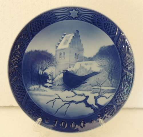ROYAL COPENHAGEN CHRISTMAS PLATE 1966 - "BLACKBIRD AT CHRISTMAS TIME"