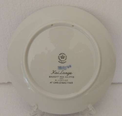 ROYAL COPENHAGEN CHRISTMAS PLATE 1966 - "BLACKBIRD AT CHRISTMAS TIME"