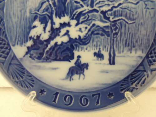 ROYAL COPENHAGEN CHRISTMAS PLATE 1967 - "THE ROYAL OAK"