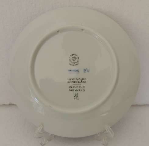 ROYAL COPENHAGEN CHRISTMAS PLATE 1969 - "IN THE OLD FARMYARD"