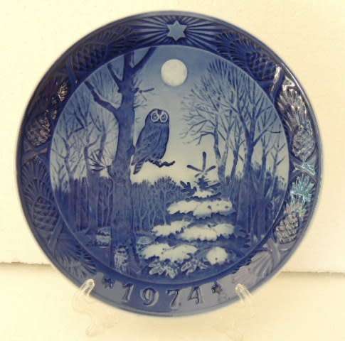 ROYAL COPENHAGEN CHRISTMAS PLATE 1974 - "WINTER TWILIGHT"
