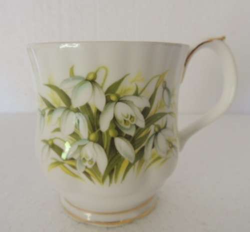 ROYAL ALBERT MUG FLOWER OF THE MONTH SERIES - "JANUARY - SNOWDROPS"