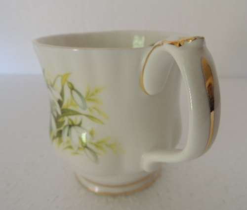 ROYAL ALBERT MUG FLOWER OF THE MONTH SERIES - "JANUARY - SNOWDROPS"