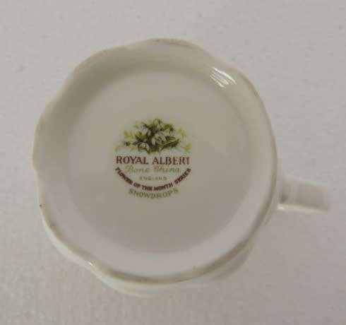 ROYAL ALBERT MUG FLOWER OF THE MONTH SERIES - "JANUARY - SNOWDROPS"