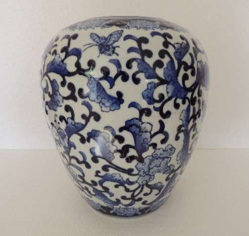 BLUE AND WHITE VASE, MING STYLE - 28.5 cm