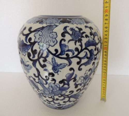 BLUE AND WHITE VASE, MING STYLE - 28.5 cm