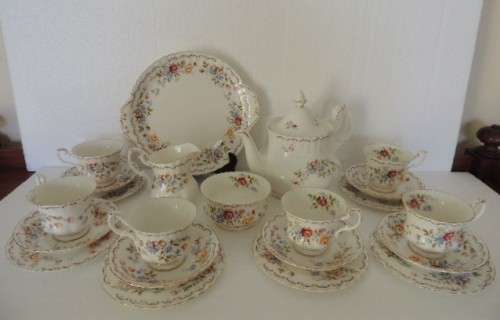 ROYAL ALBERT 22 PIECE TEA SET - "JUBILEE ROSE" - ABSOLUTELY ASTOUNDING