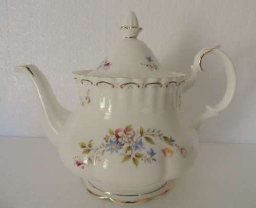 ROYAL ALBERT 22 PIECE TEA SET - "JUBILEE ROSE" - ABSOLUTELY ASTOUNDING