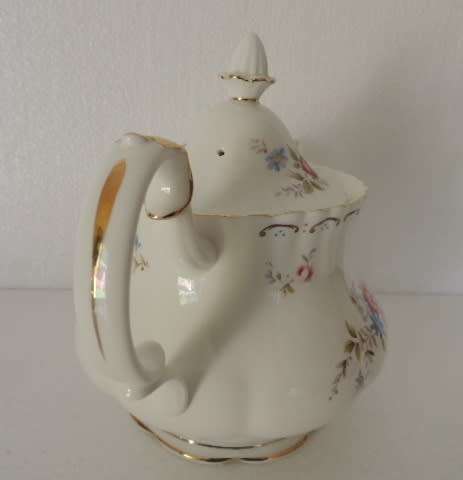 ROYAL ALBERT 22 PIECE TEA SET - "JUBILEE ROSE" - ABSOLUTELY ASTOUNDING