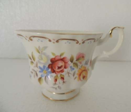 ROYAL ALBERT 22 PIECE TEA SET - "JUBILEE ROSE" - ABSOLUTELY ASTOUNDING