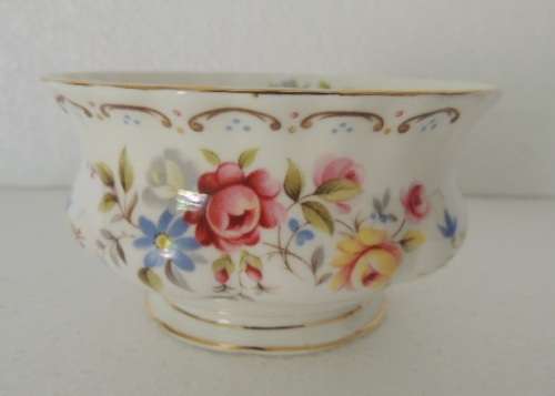 ROYAL ALBERT 22 PIECE TEA SET - "JUBILEE ROSE" - ABSOLUTELY ASTOUNDING