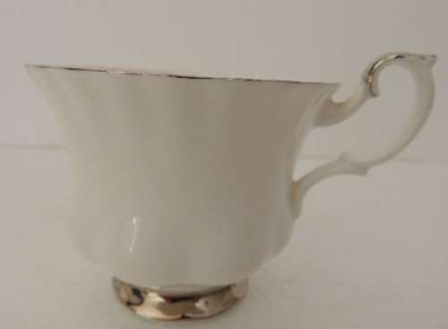 ROYAL ALBERT TEA CUP - " CHANTILLY "